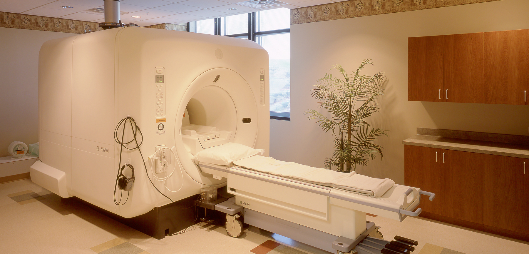 Rocky Mountain Neurosurgical Alliance/Denver Neospine MRI machine