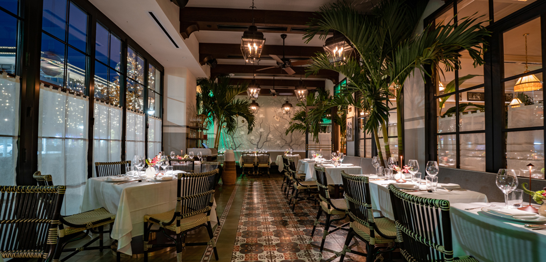 Le Colonial dining area