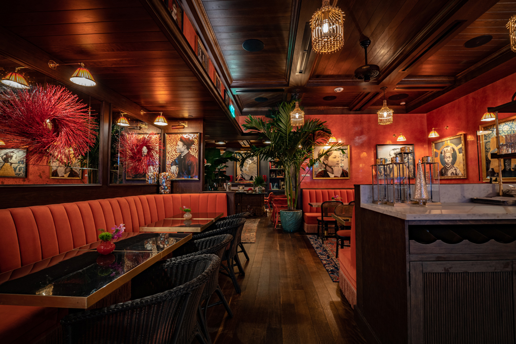 Le Colonial dining area